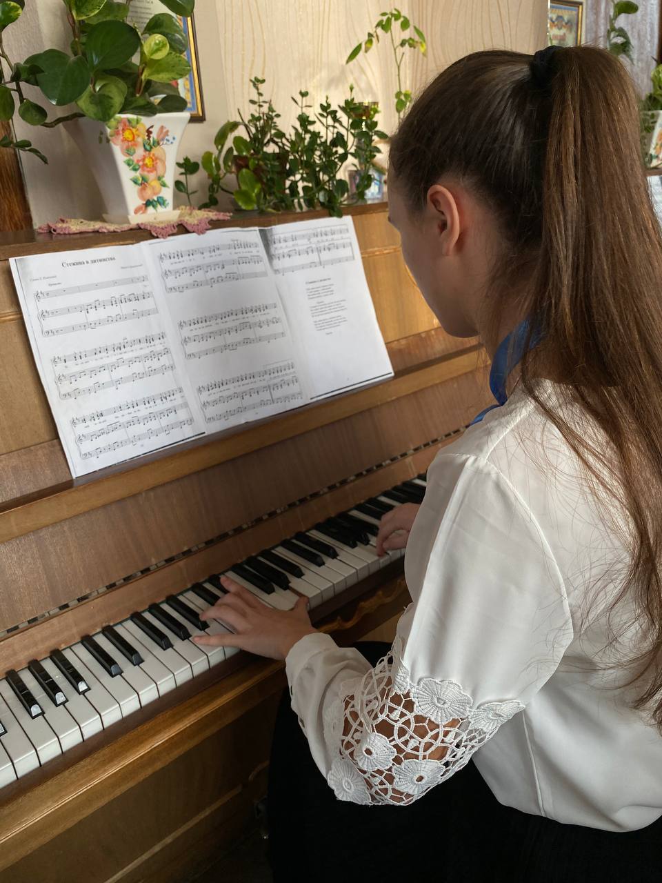 Фортепіа́но, фортеп'я́но (італ. forte — голосно (сильно), piano — повільно (тихо) — збірна назва класу струнних ударно-клавішних музичних інструментів — роялів і піаніно